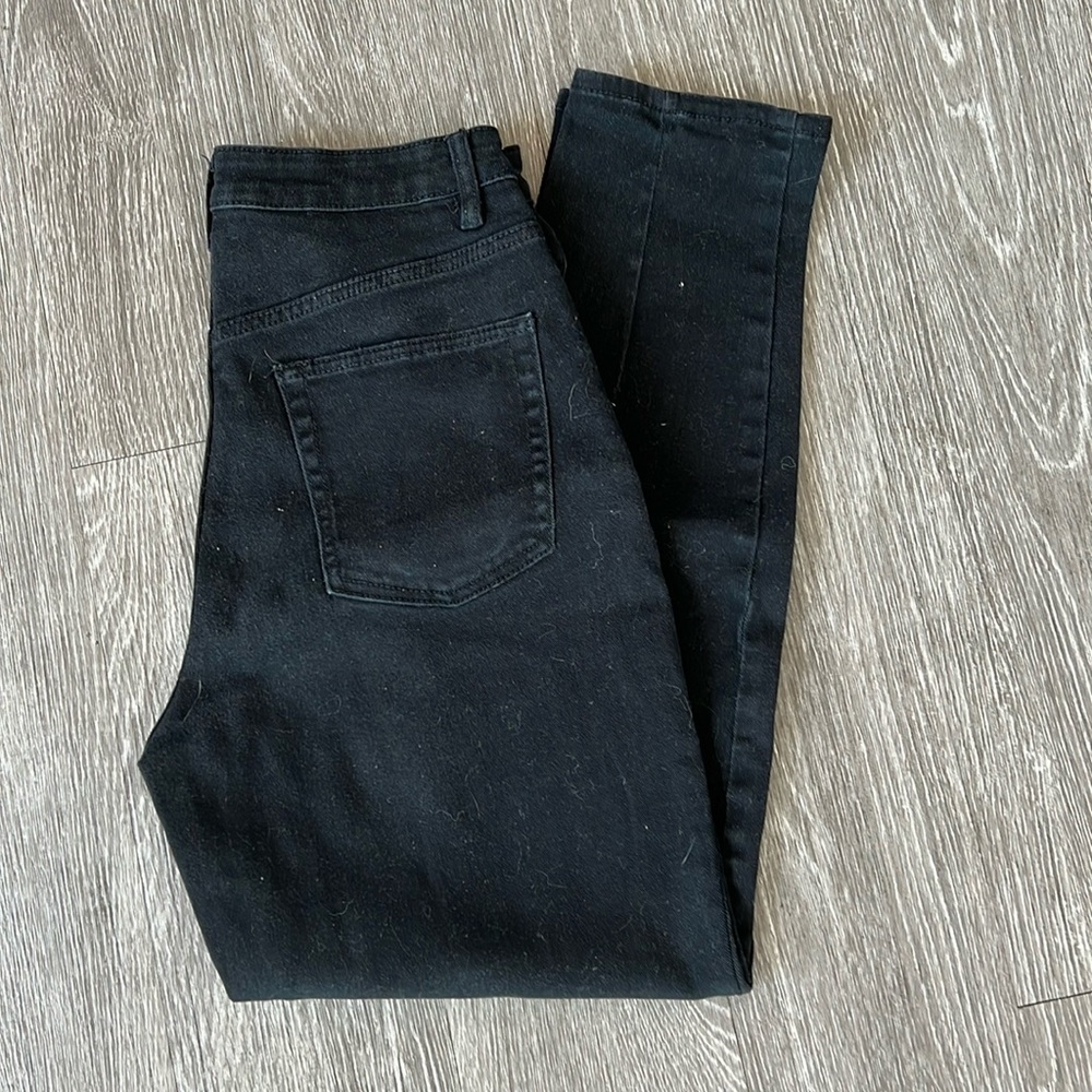 Tapered stretchy black jeans